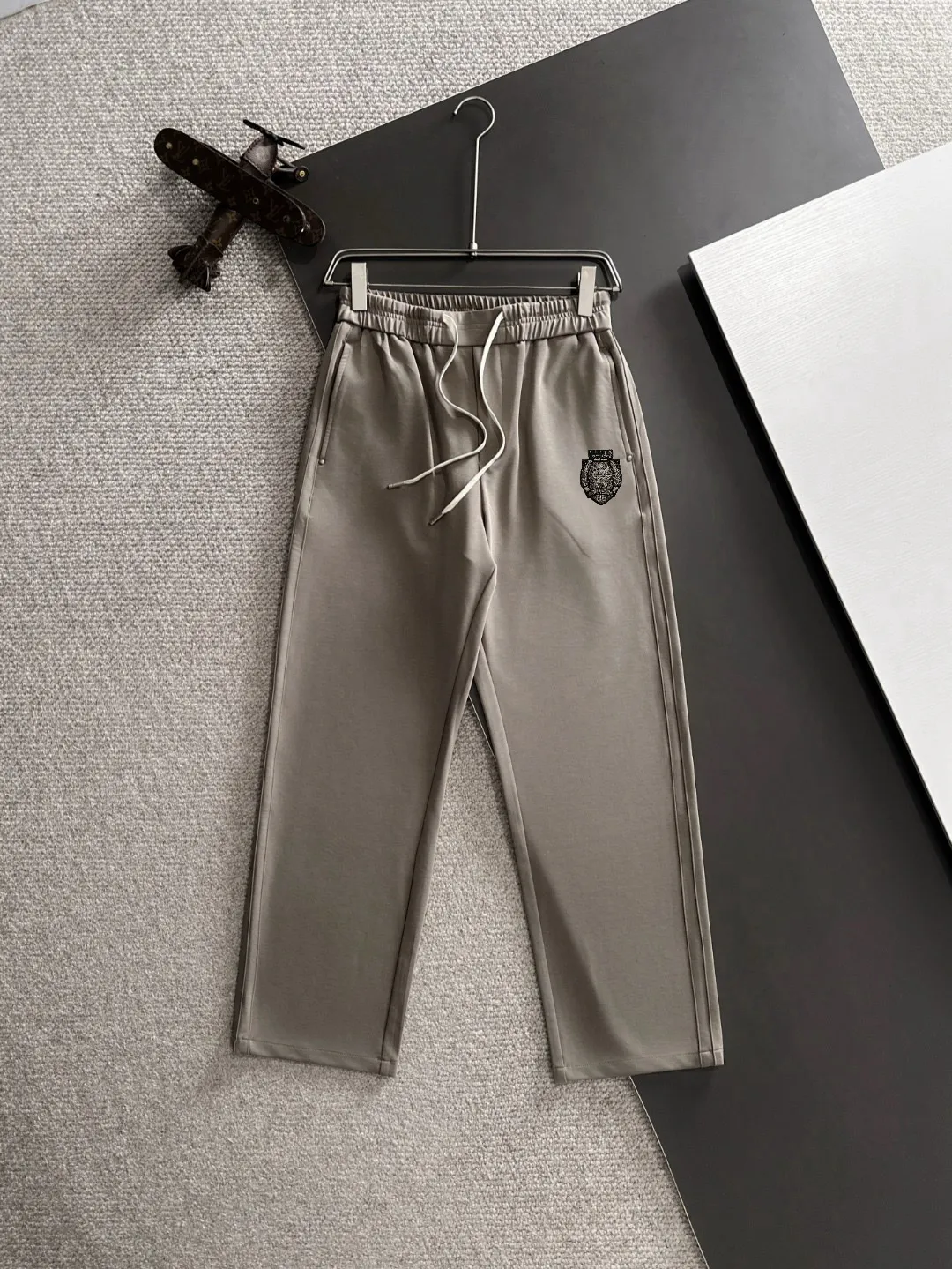 P150， 🐎 🆕2026 New Arrival ！ Classic LOGO ， ， ， 。 ， 。 ：Black Dark Gray Size：29-36